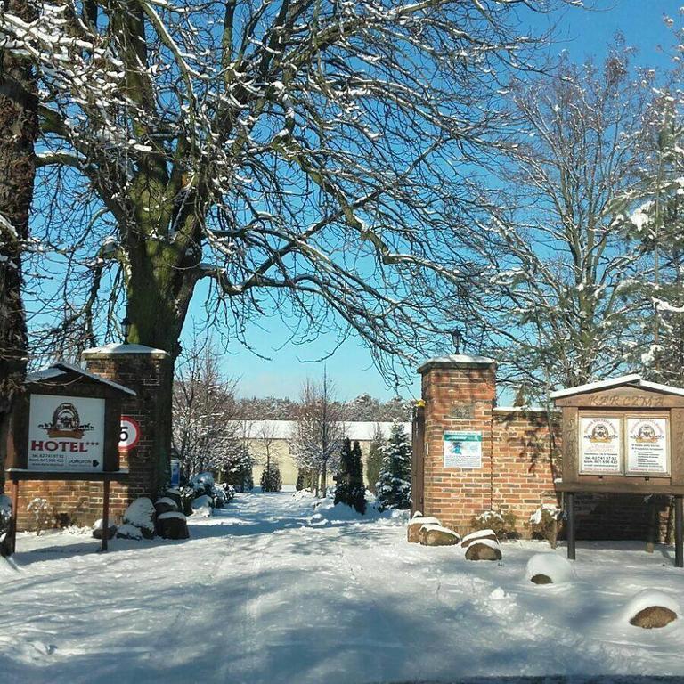 Hotel Stara Stajnia Pleszew Buitenkant foto