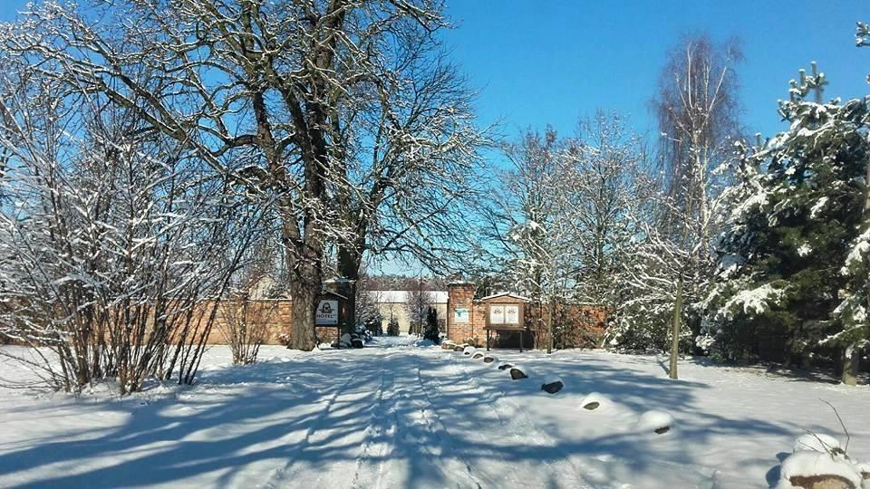 Hotel Stara Stajnia Pleszew Buitenkant foto