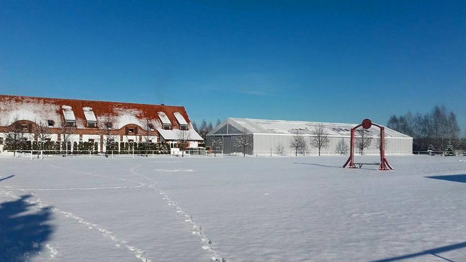 Hotel Stara Stajnia Pleszew Buitenkant foto